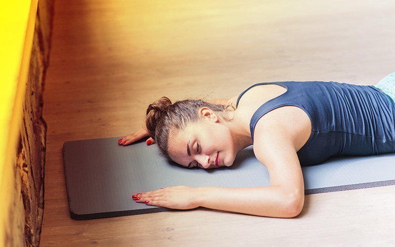 el yoga ayuda a las rutinas de sueño